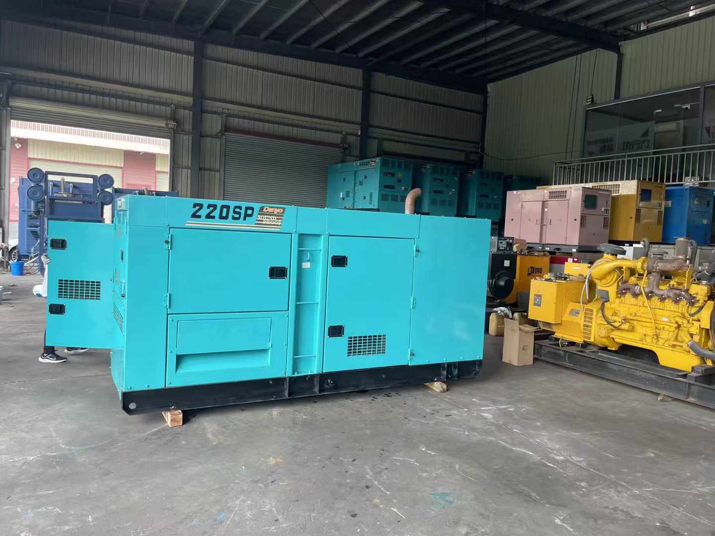 云城800kW 柴油发电机的输出电流波动范围是多少？