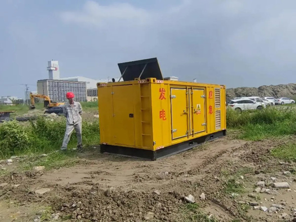 云城200KW柴油发电机机组每小时的油耗量受哪些因素影响？