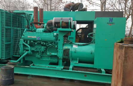 云城发电机组如何判断水冷式机油散热器内部是否需要清洗？