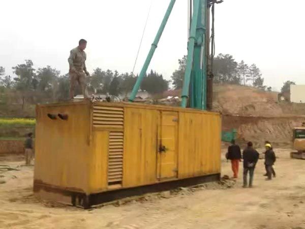 云城如何判断水冷式机油散热器密封件是否需要更换？